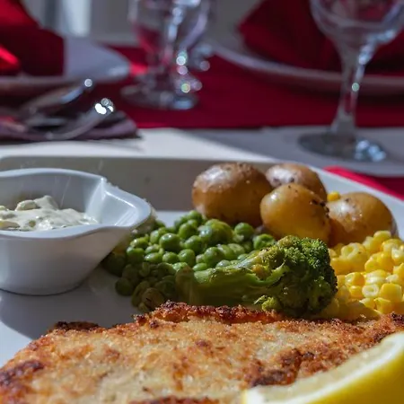 Ideal Deluxe מלון 4*