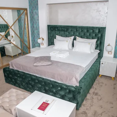 Ideal Deluxe נובי פאזאר