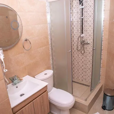 מלון Ideal Deluxe נובי פאזאר